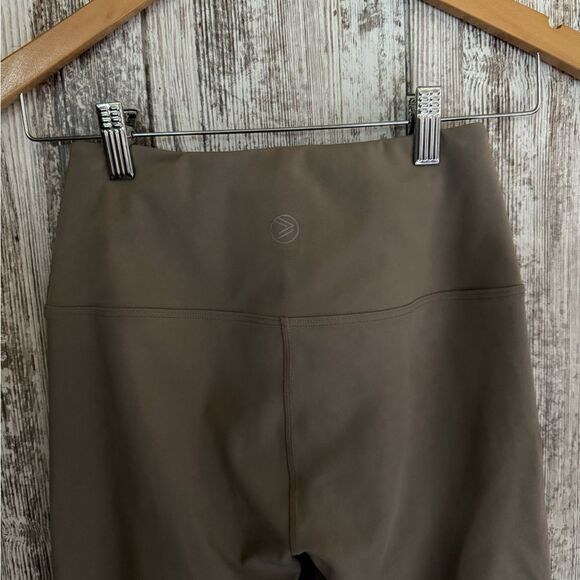 Savvi Cypress Legging in Taupe - Picture 6 of 9